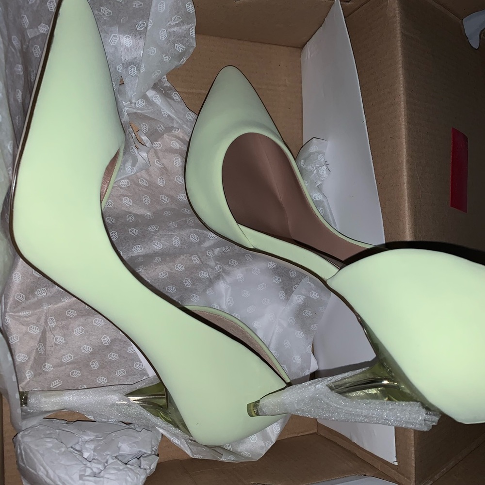 Lime green pump